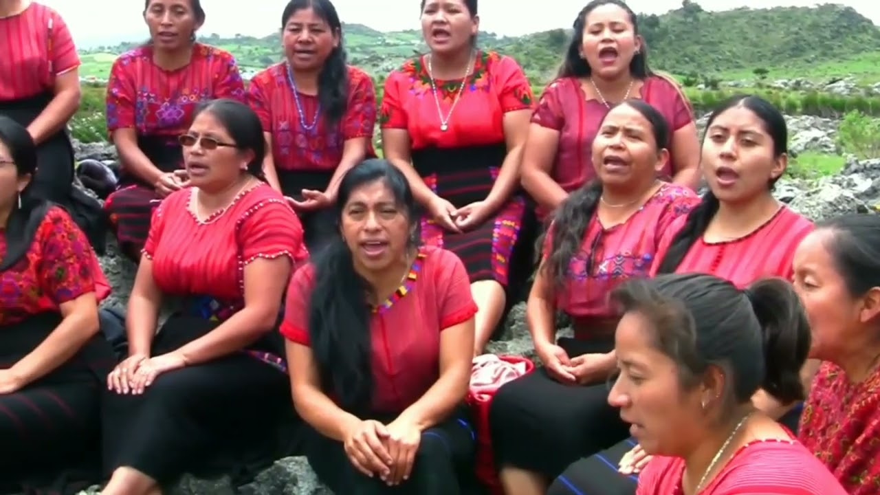 Sociedad Femenil Ciudadanas Celestiales con el himno Mirad al Rey