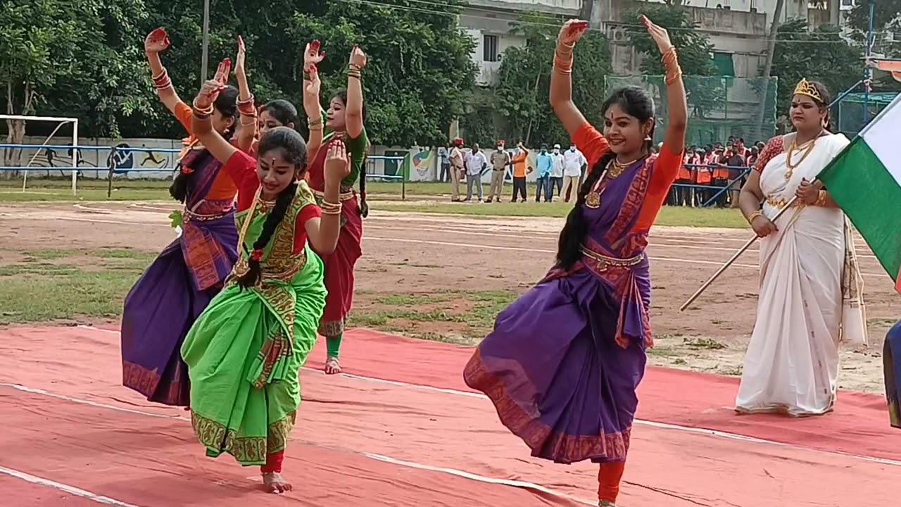 Liberation day 2021 school students dance #madhupcbeatofficeryanam #yanampolice #