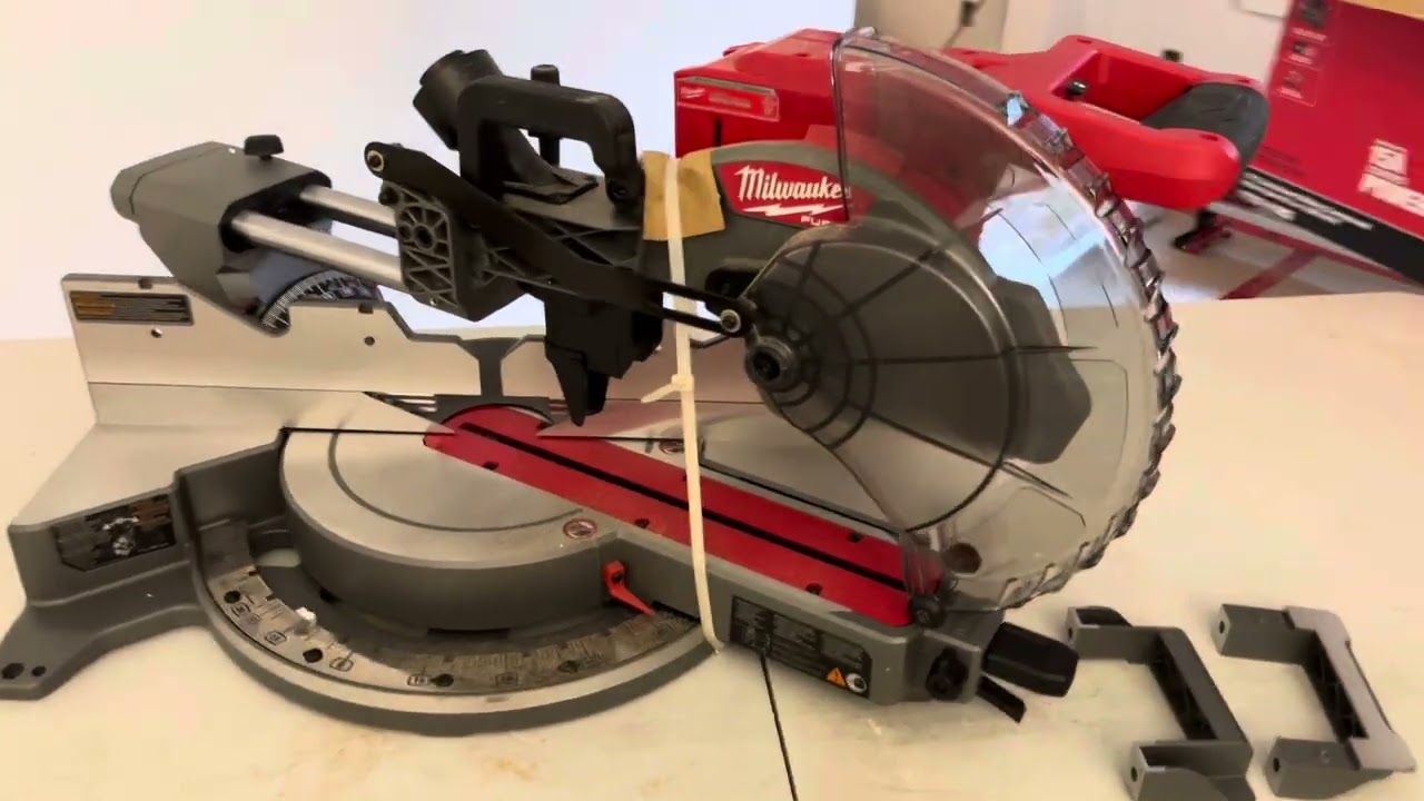 Milwaukee M18 Fuel 12” mitre saw unboxing and features