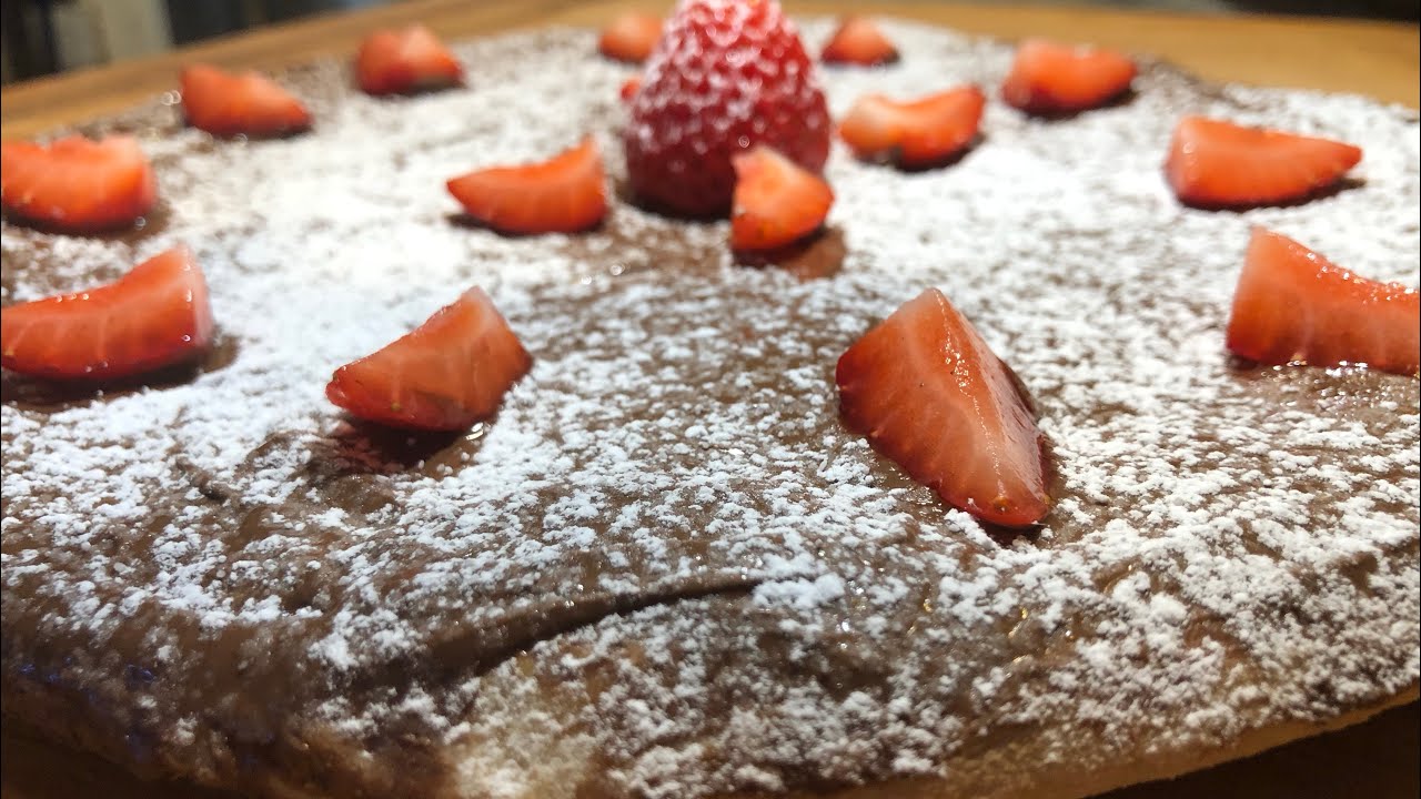 PIZZA DEL DIA 🍕 (7) l Nutella y fresas. l Pizza dessert..