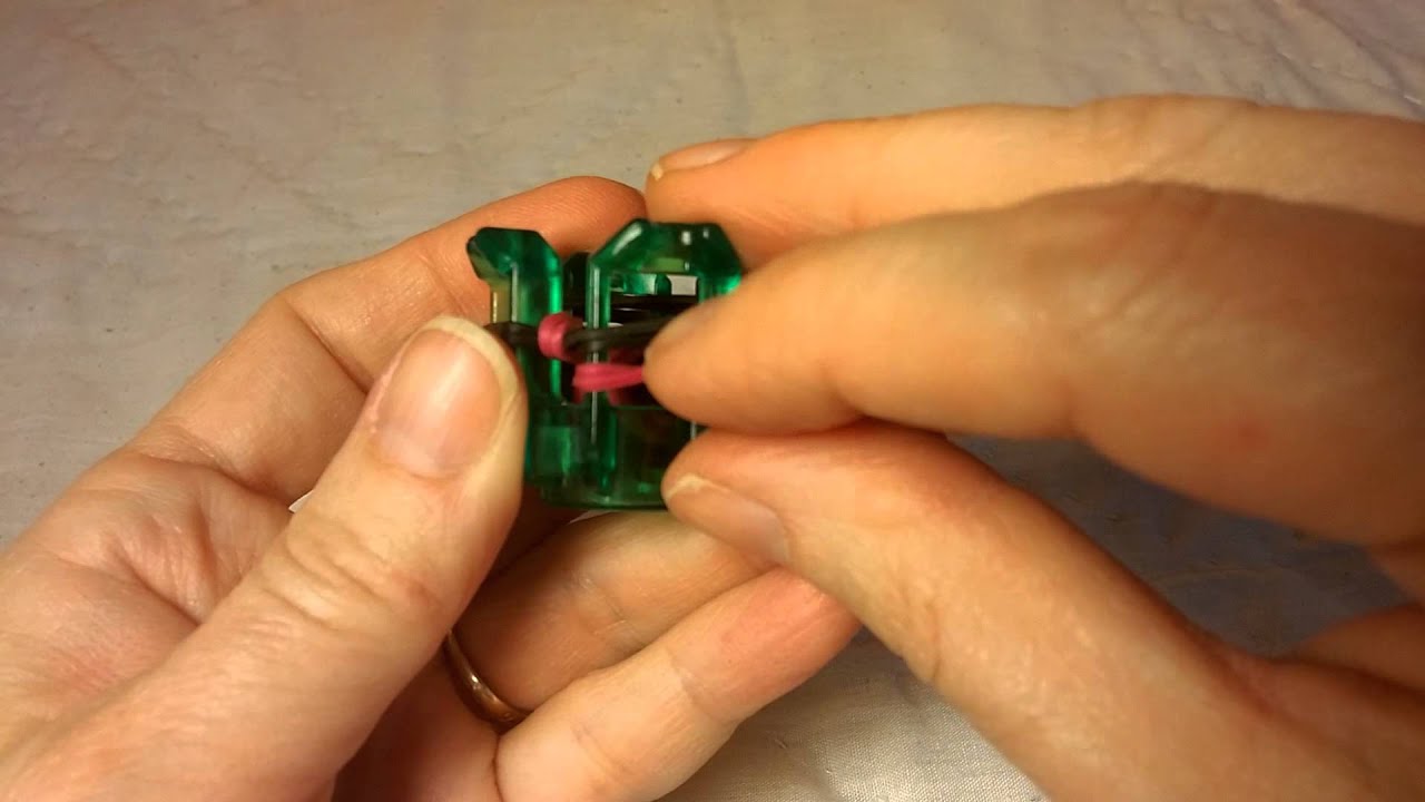 Fusion Bracelet on Rainbowloom's Finger Loom by Cheryl Mayberry Easy