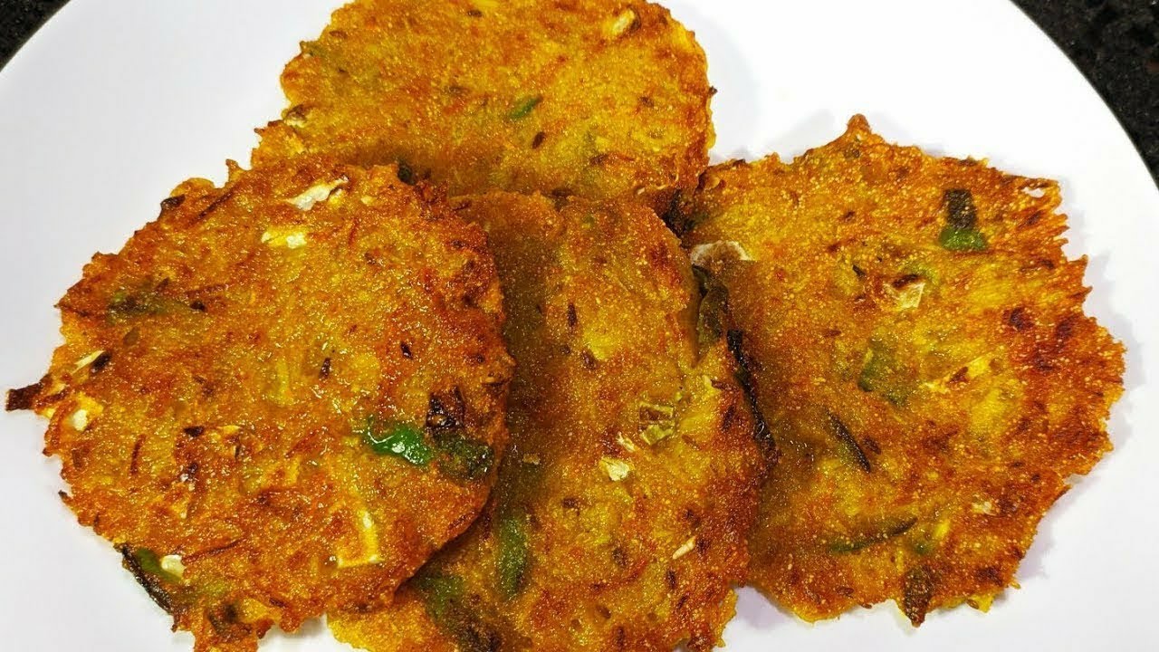 अचानक मेहमान आ जाए तो 5 min बनाइए कच्चे आलू  का इतना टेस्टी नाश्ता की मेहमान  पूछेंगे कैसे बनाया?