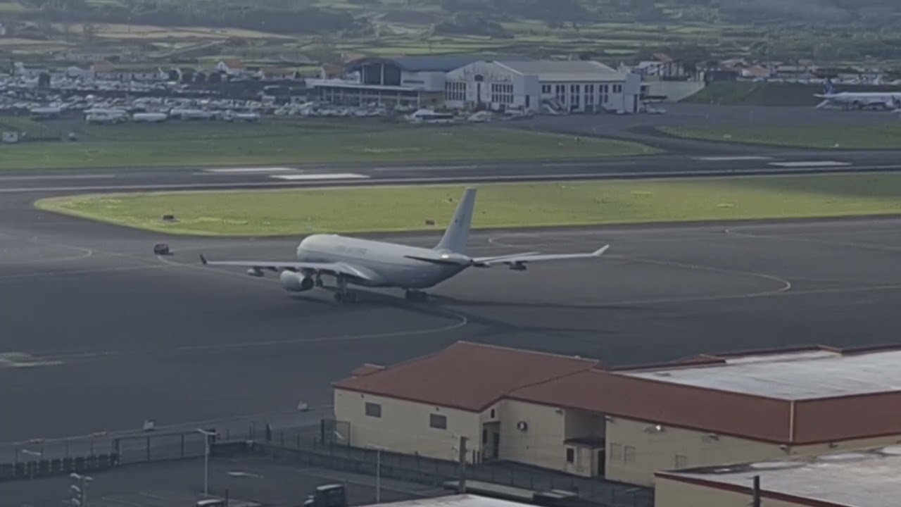 KC2 Voyager after unloading cargo moves to another spot in the tarmac 03/03/2026