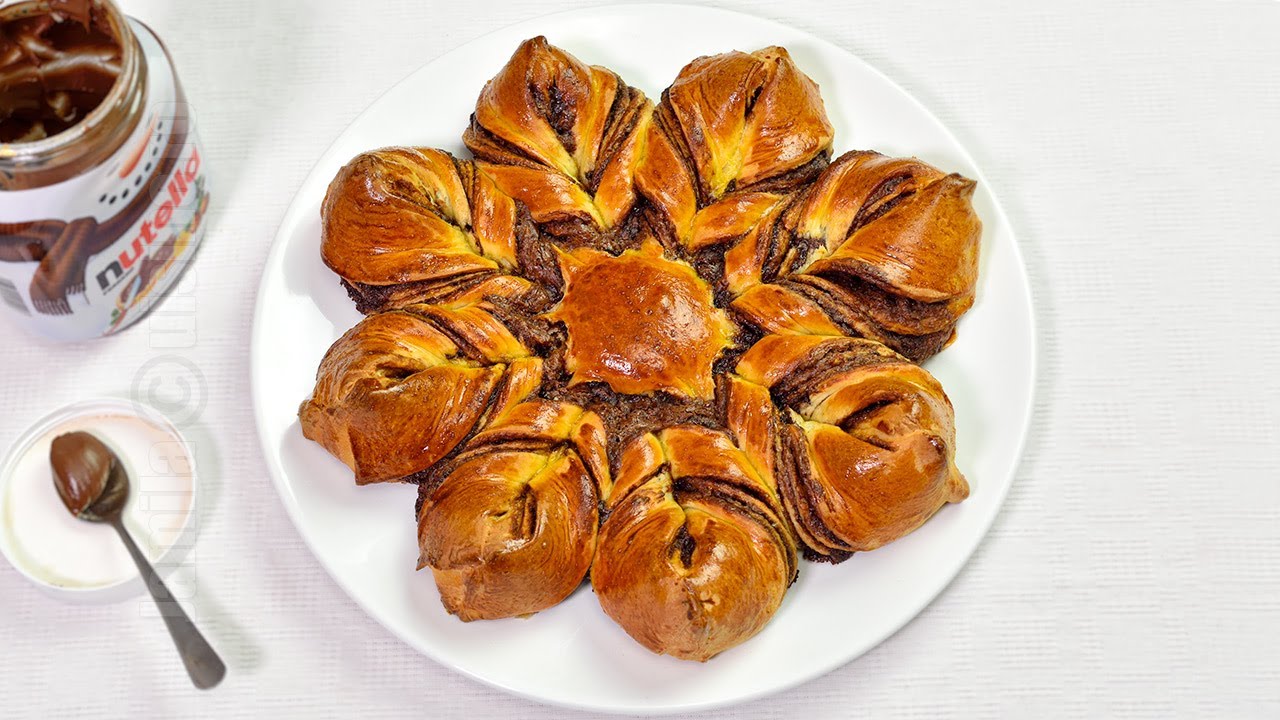 Cozonac floare cu ciocolata: Cel mai spectaculos desert de Craciun 🎄