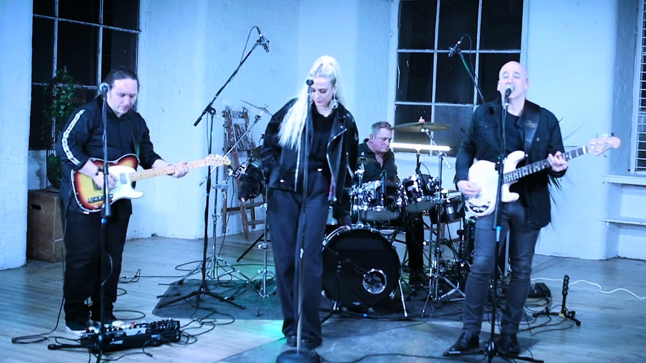 U2MINDS performing the classic U2 hit..   With Or Without You.
