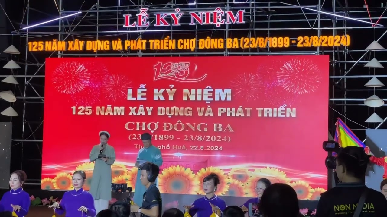 Mc Nguyễn Hữu Chiến Thắng cùng Mc Thuý Ngân trong chương trình “125 NĂM CHỢ ĐÔNG BA”