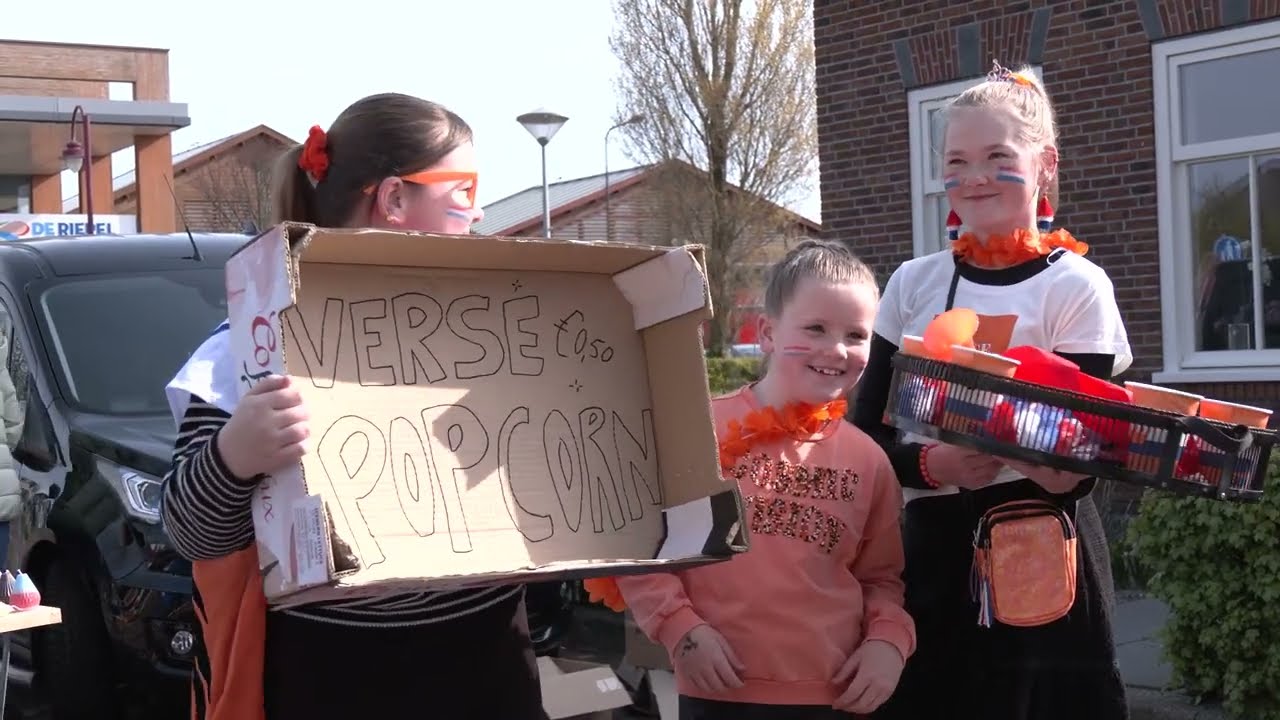 Zonnige Koningsdag zorgt voor drukte op de vrijmarkt: 