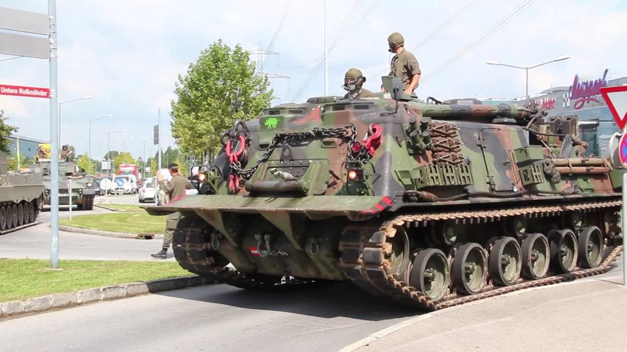 Panzer auf der Autobahn: Bundesheer auf dem Weg zur Herbstmesse