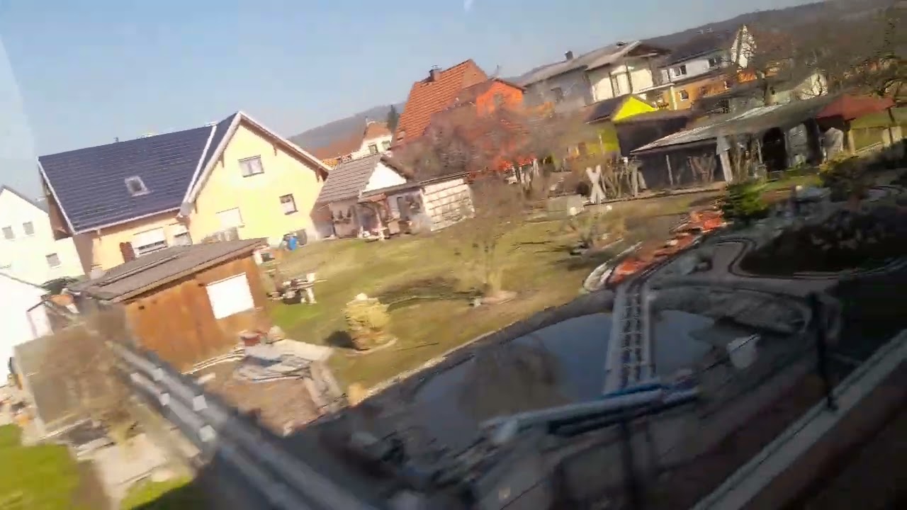 Durch's strahlend sonnige Erlauftal mit ÖBB 5022 025 um kurz nach 09:15 am 07.03.2026 