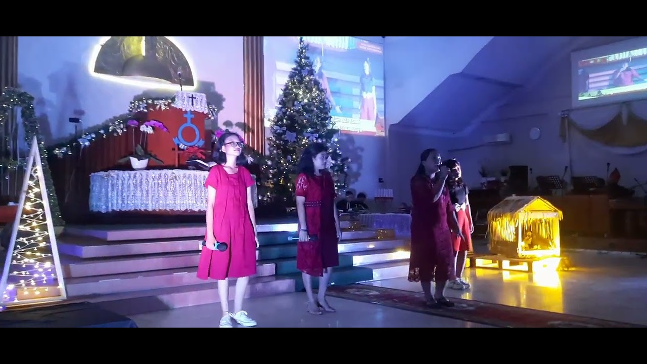 Model Liturgi Penciptaan Dalam Bentuk Nyanyian dibawakan  Remaja HKBP Cibinong pada Natal RN Disrik