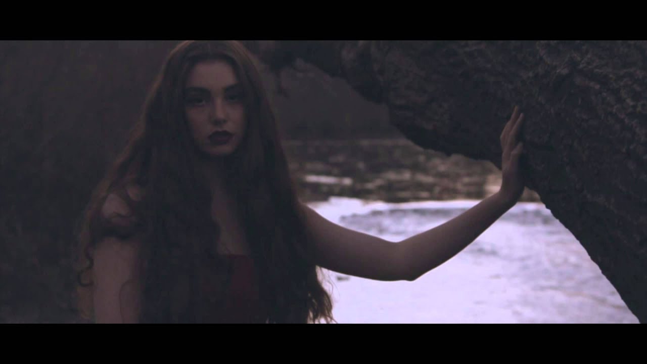 Fashion Lookbook|Fashion Cinema: Nature in Motion