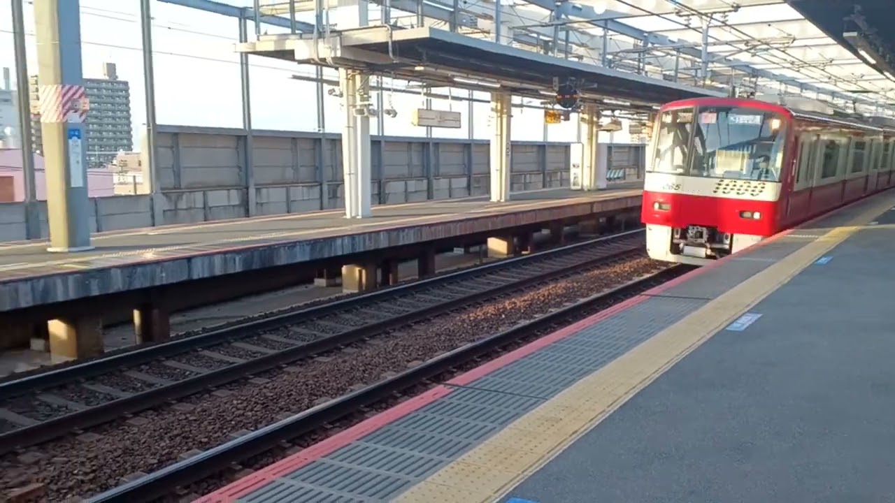 京急新1000形1065編成73Hアクセス特急羽田空港行き八広駅(KS47)高速通過