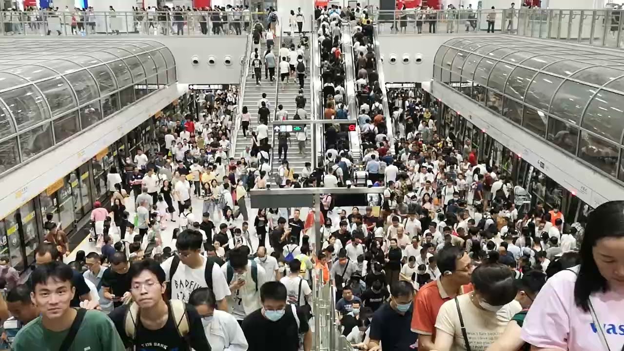 Gangxiabei subway station in Shenzhen, China during evening rush hour 深圳岗厦北地铁站下班高峰期