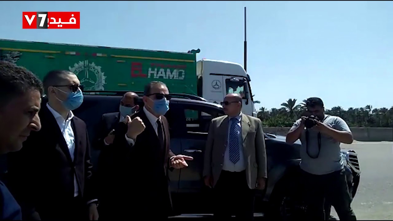 محافظ كفر الشيخ يعترض سيارة مخالفة على الطريق الدولى الساحلى