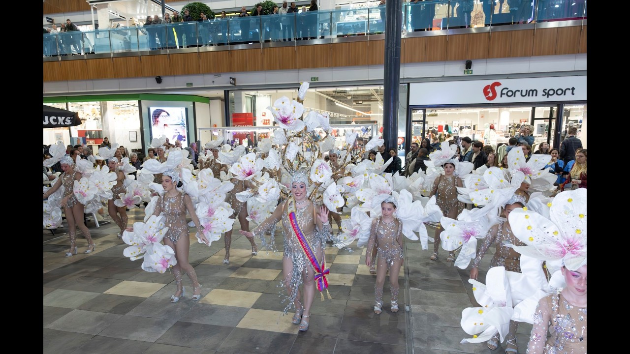 Desfile de la Reina del Carnaval y su comparsa «No ni ná»