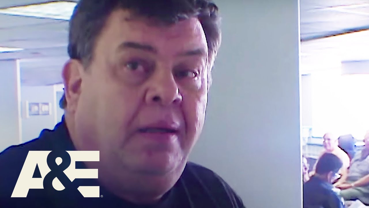 Airline: Man SLEEPS Through His Connection, Winds Up In the WRONG STATE | A&E