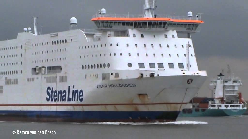 Afvaart van de oude Stena Hollandica te Hoek van Holland 9 mei 2010