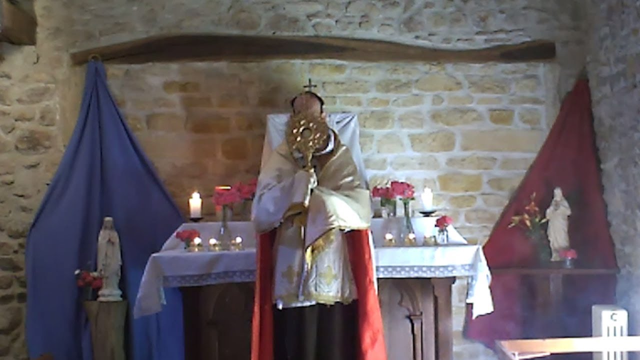 Soeurs Mariales : Procession de la Fête-Dieu