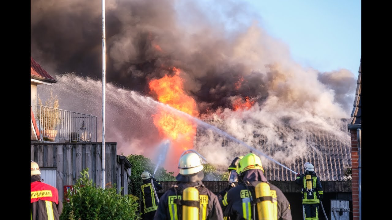 Handewitt bei Flensburg: Wintergarten-Brand entwickelt sich zu Großfeuer