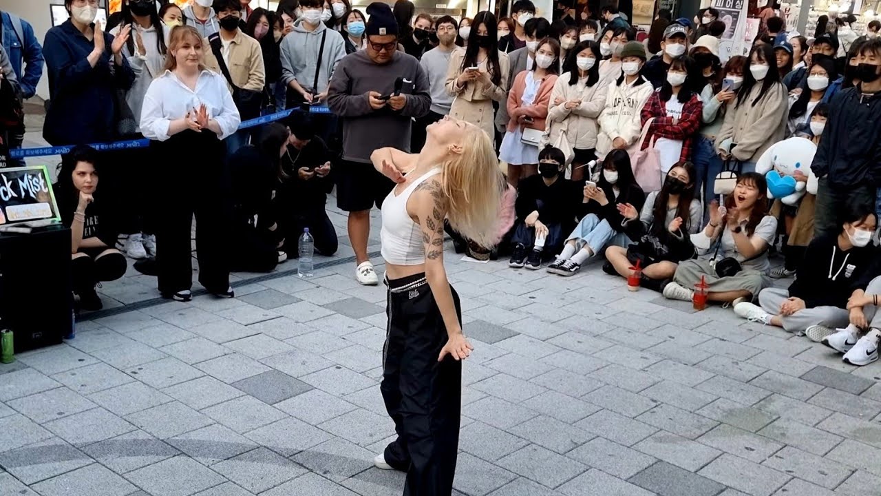 SATURDAY. BLACK MIST. EXHILARATING FANTASTIC INTERACTIVE BUSKING. HONGDAE.