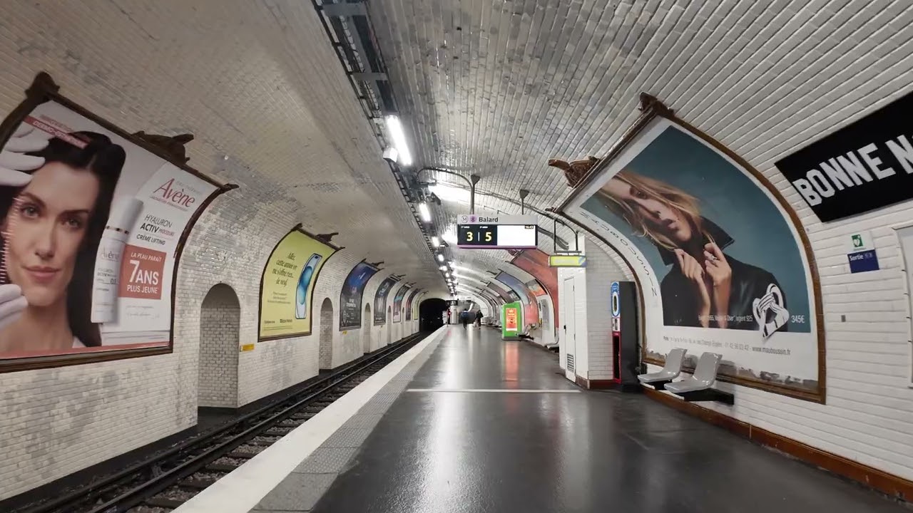 Bonne Nouvelle Station | Paris Metro Walk / Visite de la Station Bonne Nouvelle ❤️