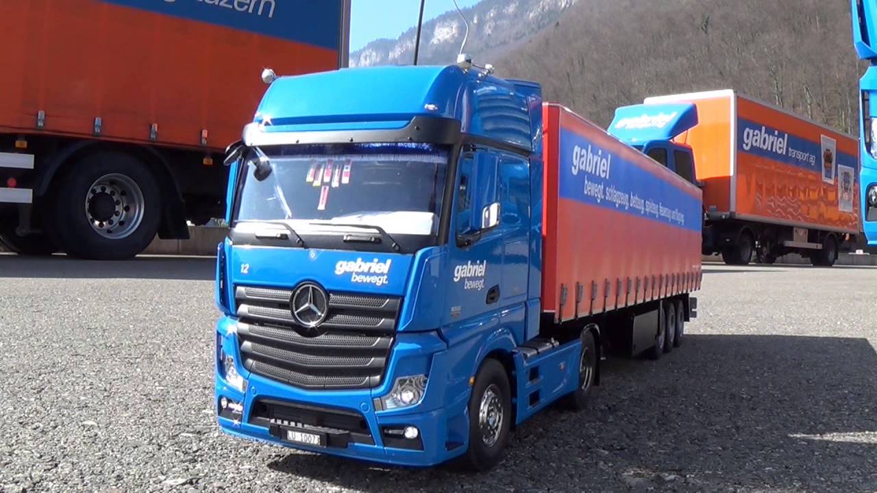 Tamiya Actros und Planenauflieger II von Carson