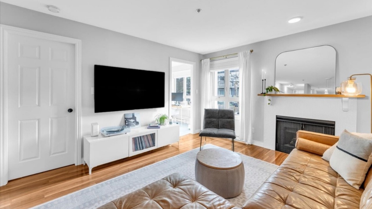 208 1516 E 1ST AVENUE, VANCOUVER