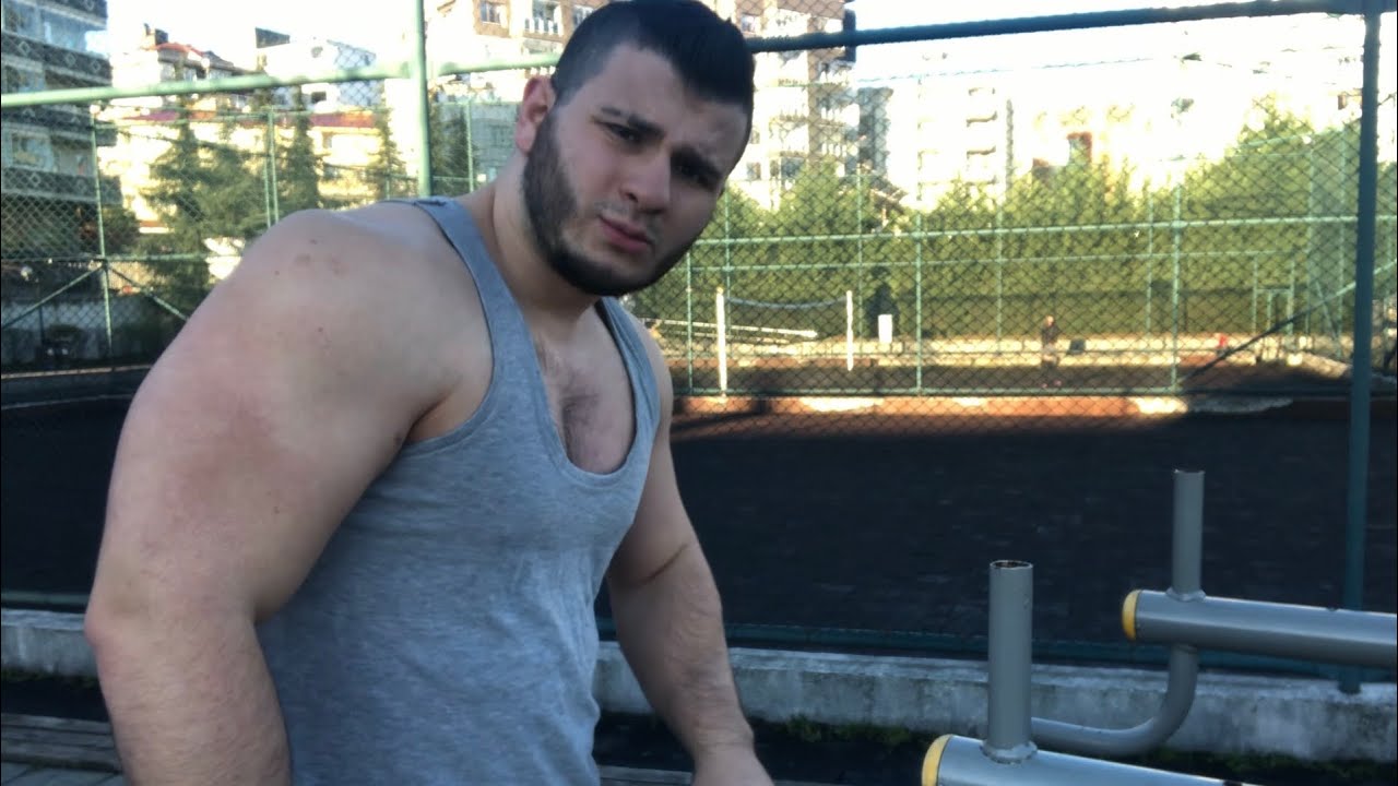 SOKAKTA KAS GELİŞTİRMEK İÇİN GÖĞÜS ANTRENMANI