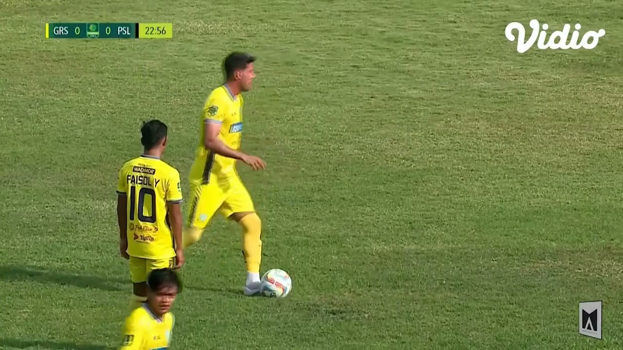 Víctor Bertomeu Gresik United 23-24
