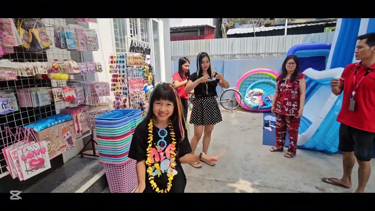 မမဝိုင်ဆိုင်သွားရင်နဲ့Tiktokဆော့ဖြစ်တာလေးပါ