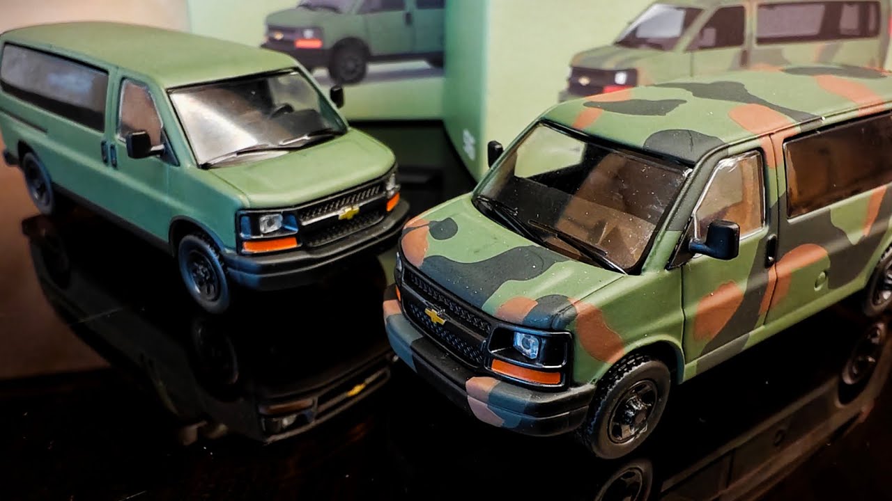 596 1:64 Chevrolet Express Van Matte Green & Military Camouflage diecast model car unboxing