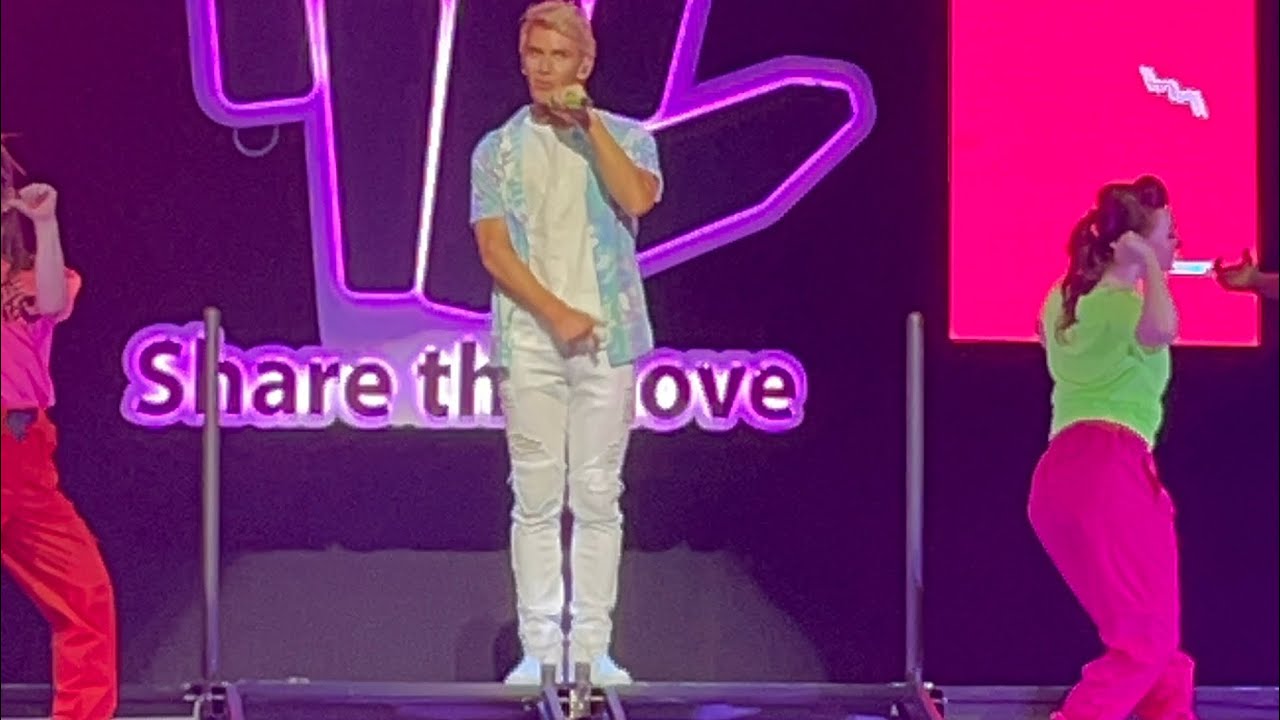 Stephen sharer ￼ concert #Sharethelove🤟🏻