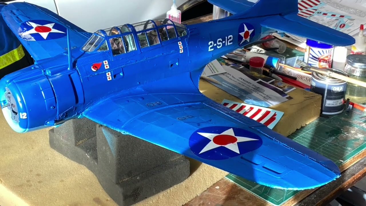 The building of Guillows SBD-3 Douglas Dauntless