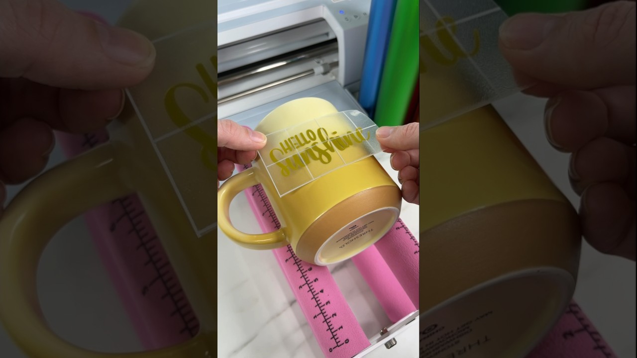 Как наклеить винил на кружку с помощью Cricut #cricutbeginner #diy