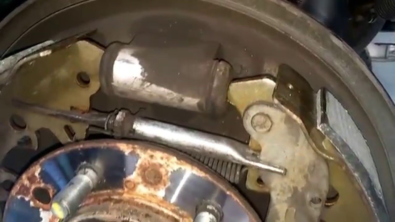 TOYOTA  SW4 OU HILUX ANO 2005 EM DIANTE- COMO TROCAR AS LONAS DE FREIO TRASEIRAS!?