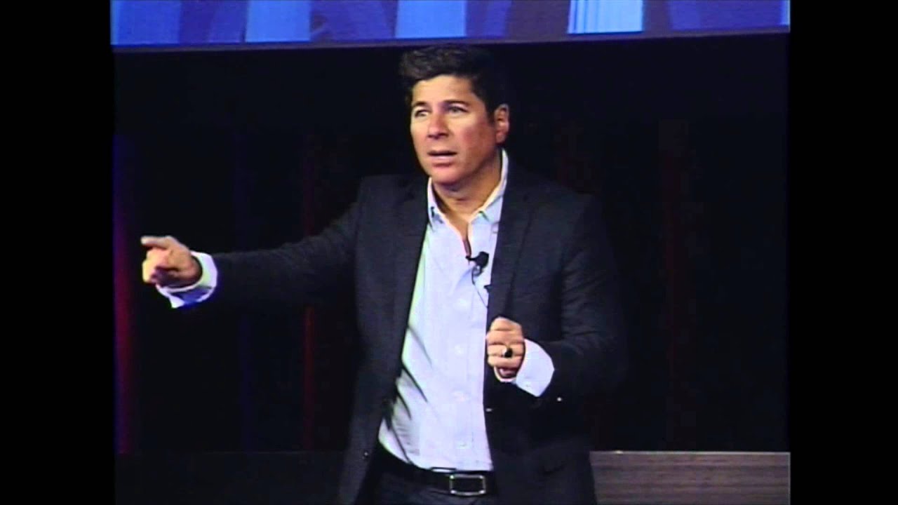 Caminar | Raymond Arrieta | TEDxUSagradoCoraz&oacute;n