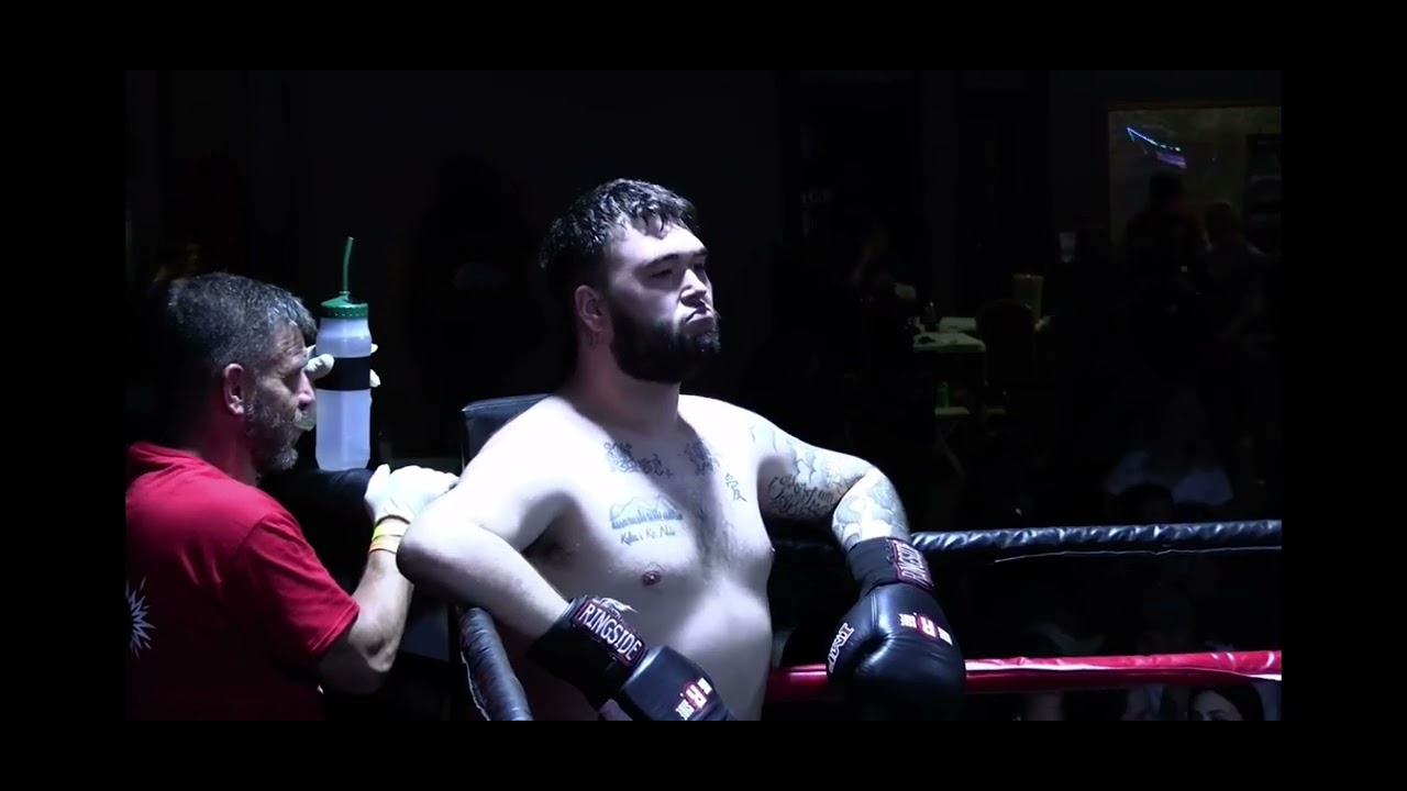 Hog Nutz vs Wildman toughman heavyweight boxing bout