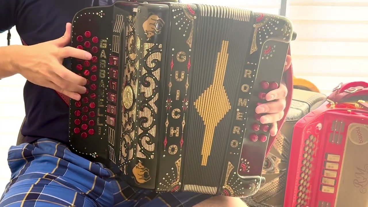 Gracias Porque Volviste - Los Intocables del Norte. Acordeon