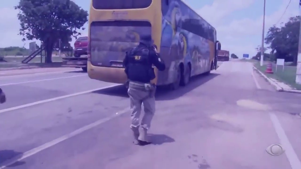 PRF ABORDA ÔNIBUS E ENCONTRA MULHER TRANSPORTANDO DROGAS