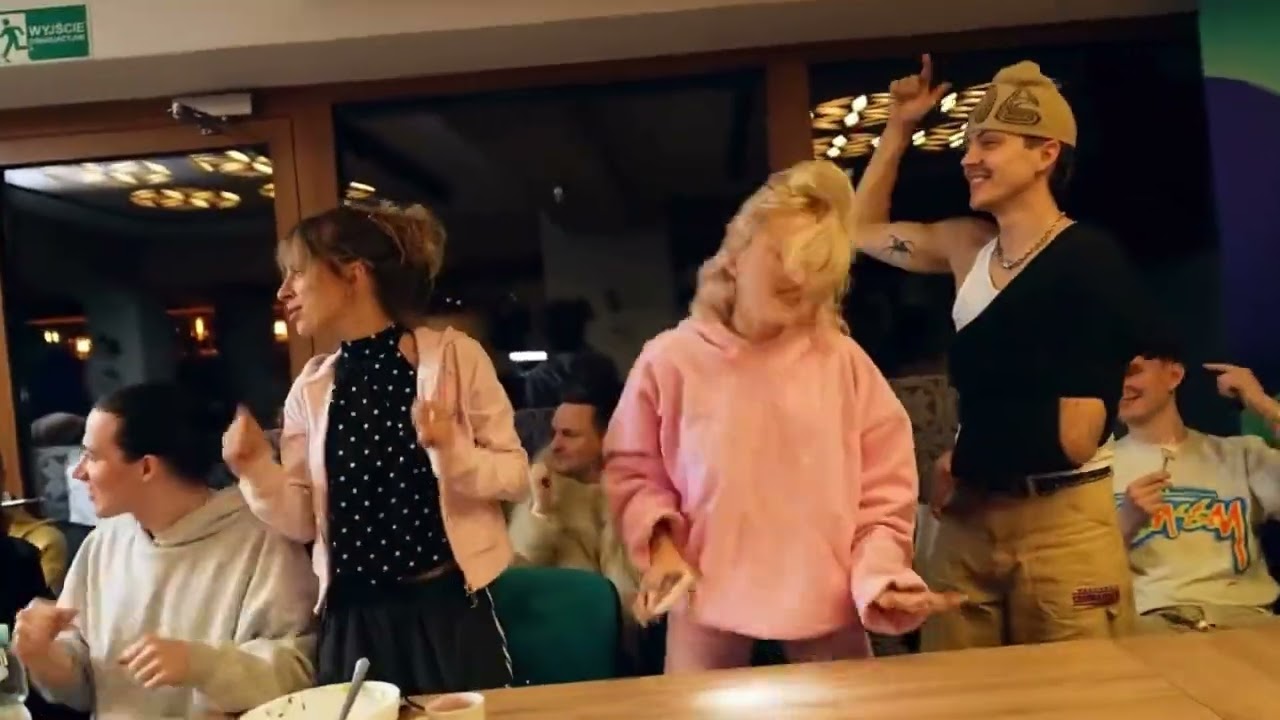 EKIPA - JESTEM W INNEJ GĘSTOŚCI (Hihania, Mortal, Ola, Swiezy, Fusialka, Julita)
