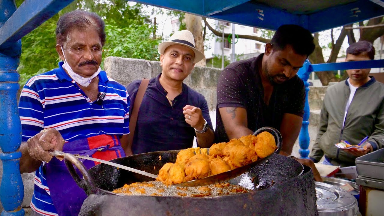 Is This Jayanagar’s Oldest Bajji Bonda Cart? 42 Years KUNDAPURA BONDA BAJJI SHOP, Bengaluru