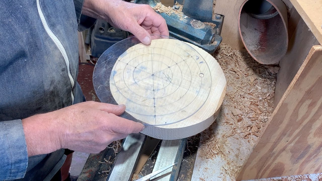 Richard Raffan shows how to find centre on woodturning blanks