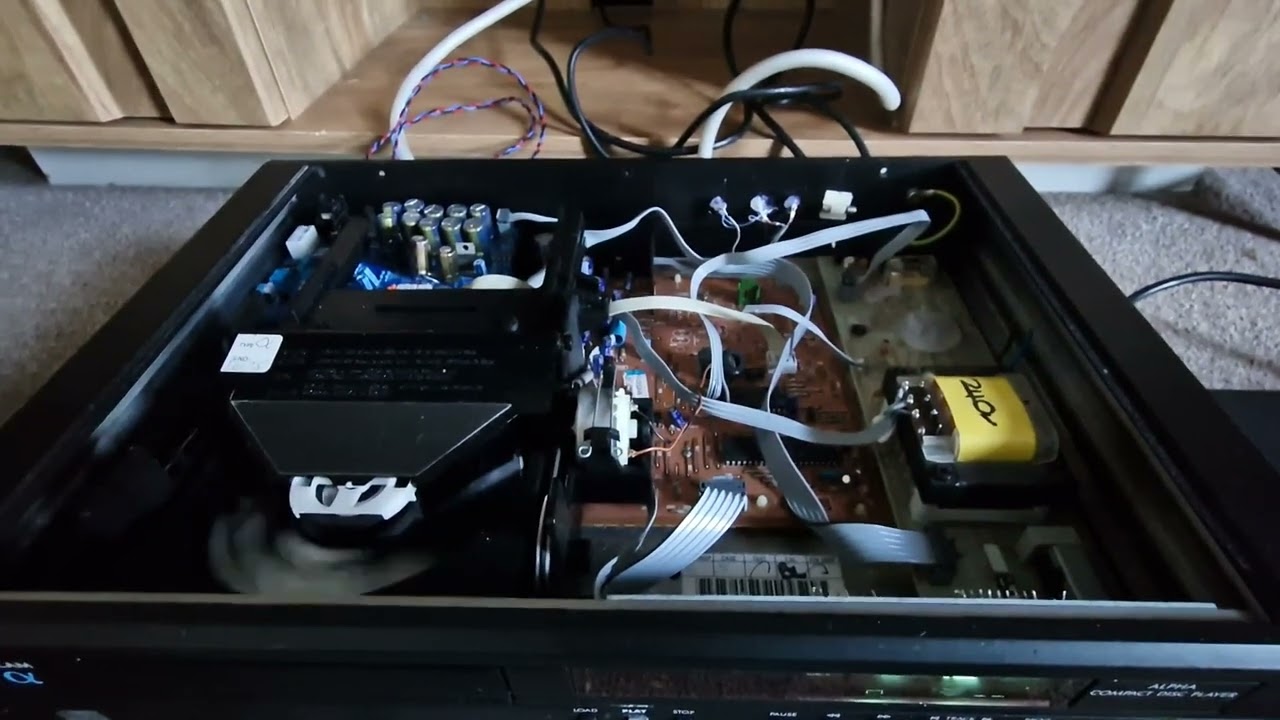 Arcam Alpha  destroys the roksan M2