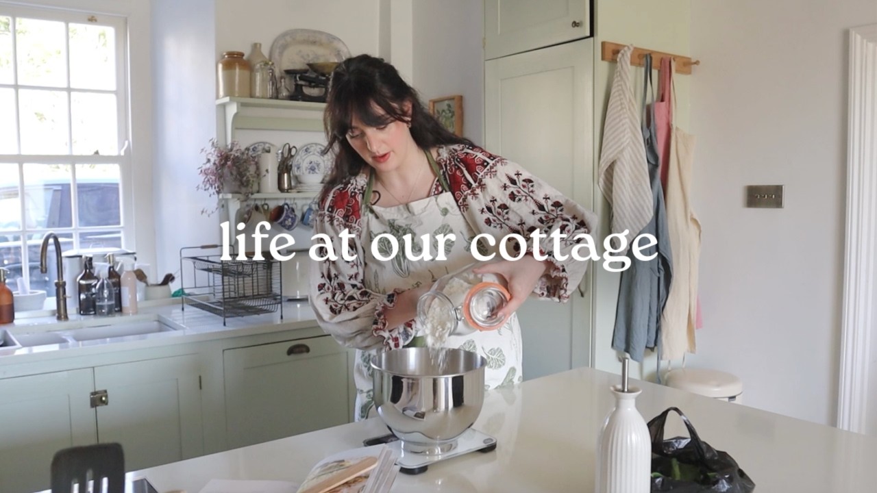 Cosy cottage vlog 🌿 wild garlic focaccia, cleaning & baby meals