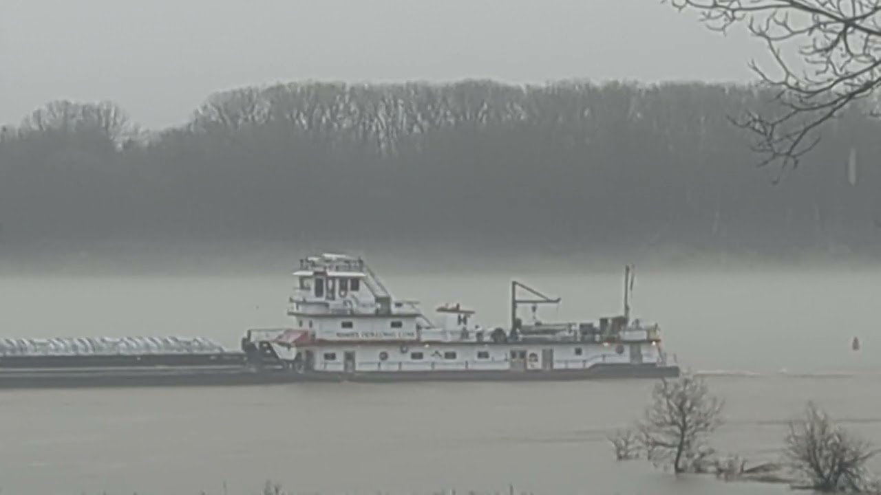 Barge at Hamletsburg, IL Pt. 172