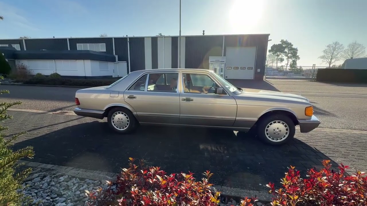 Mercedes-Benz 560 SEL Sedan 1986 