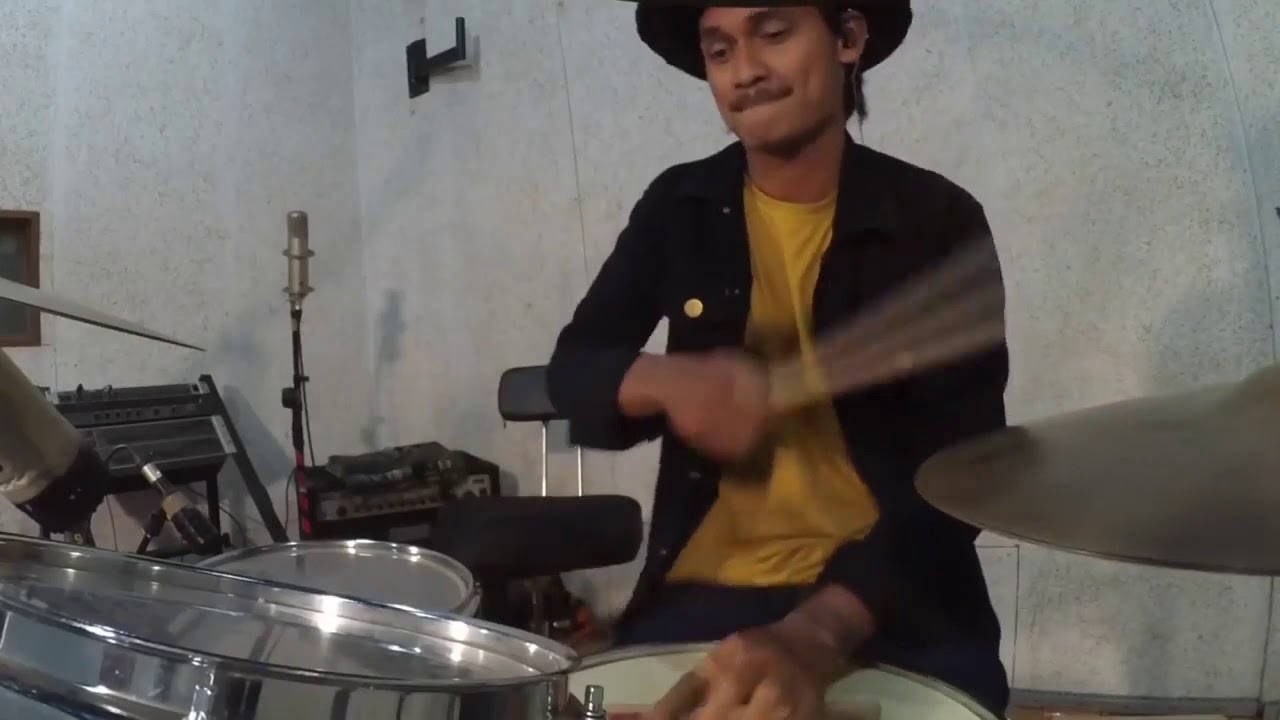 JUTAAN ORANG TIDAK MENYADARI BAWAH BUDI BINOMO JAGO MAEN DRUM
