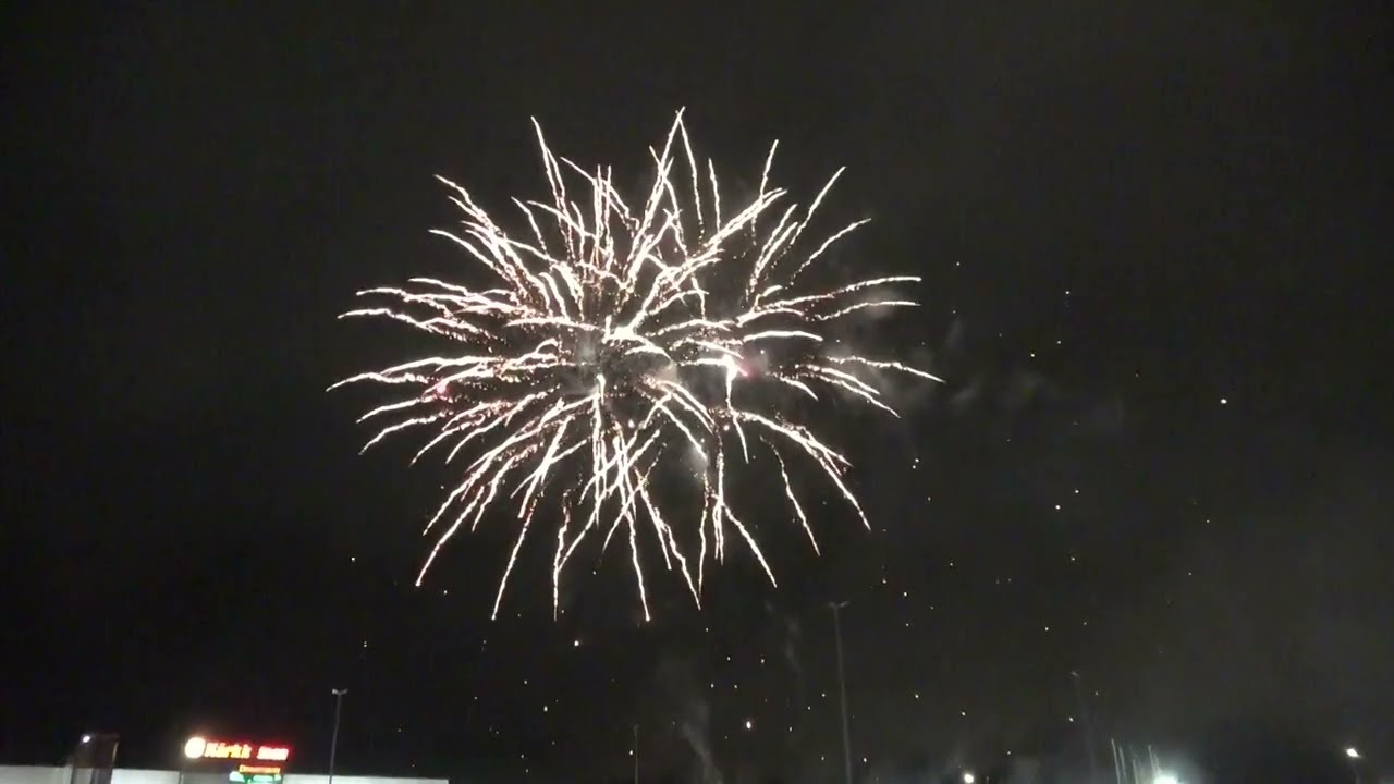 31 B 00689 KÄRKKÄINEN LAHTI 30112024 ILOTULITUS