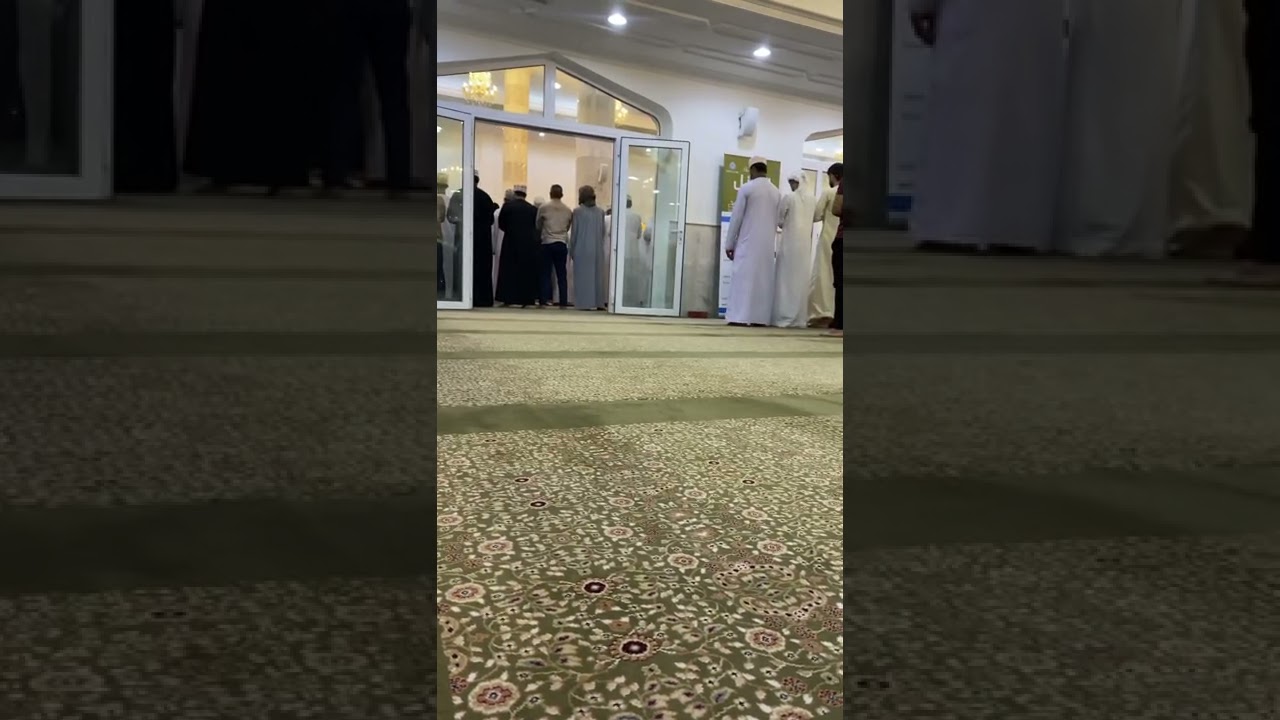 قارئ عماني يبهر المصلين بتلاوته