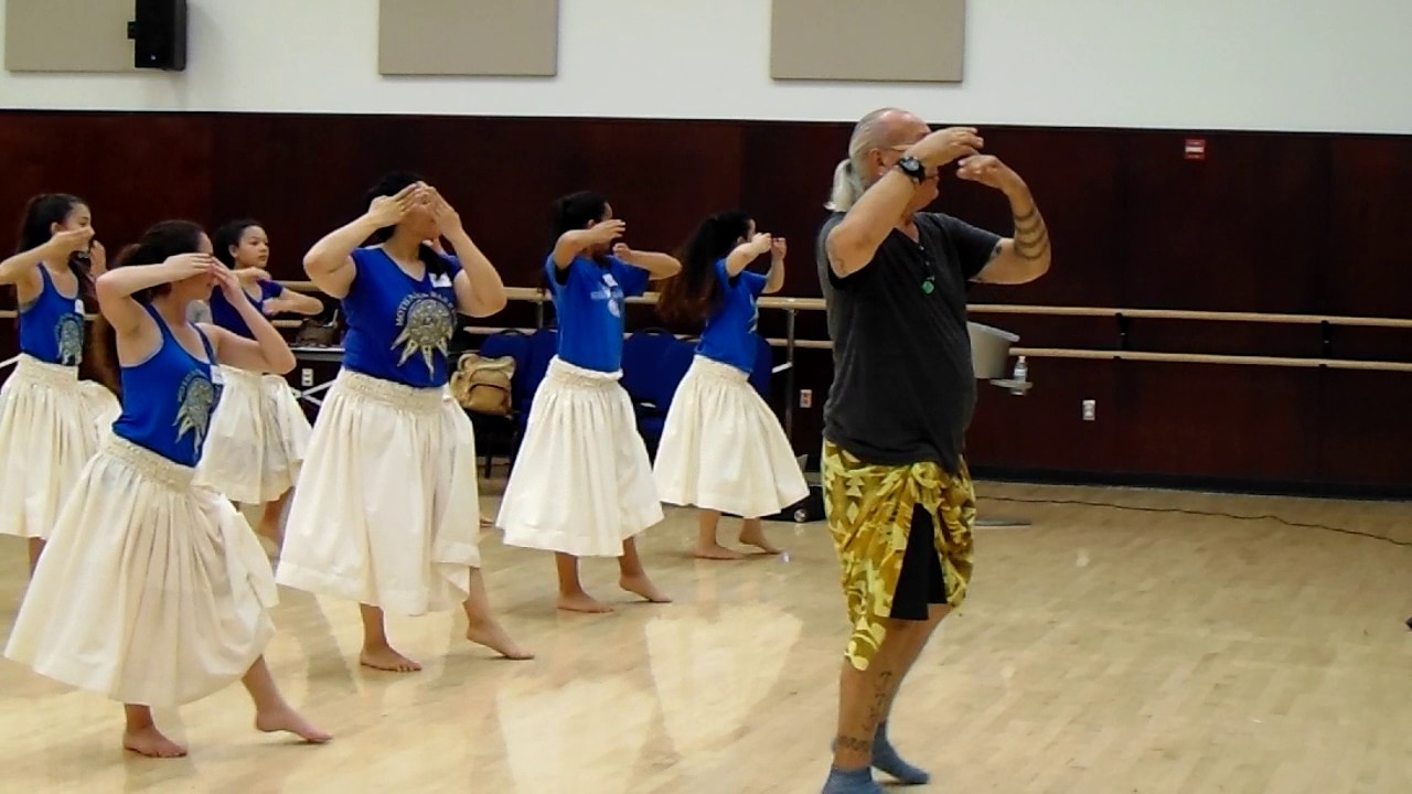 Kaha Ka Manu Pa'a Ka La - Na Hula 'O Mokuaina Kuhai Halau